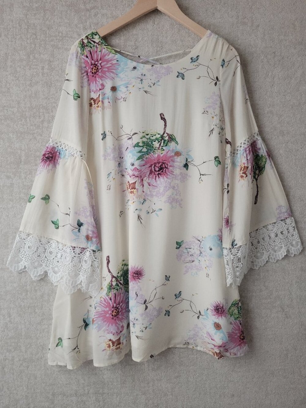 Davi & Dani Boho Floral Lace Bell Sleeve Shift Dress Cream L Criss Cross V-Back